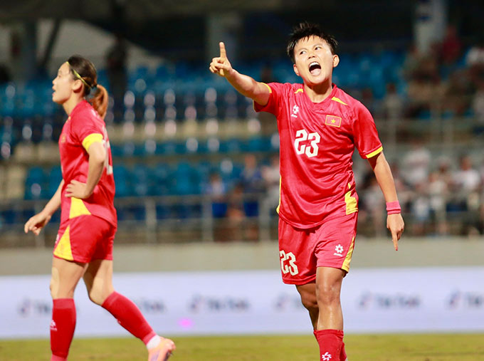 Trọng tài gây tranh cãi: Bàn thắng mười mươi bị đánh cắp.